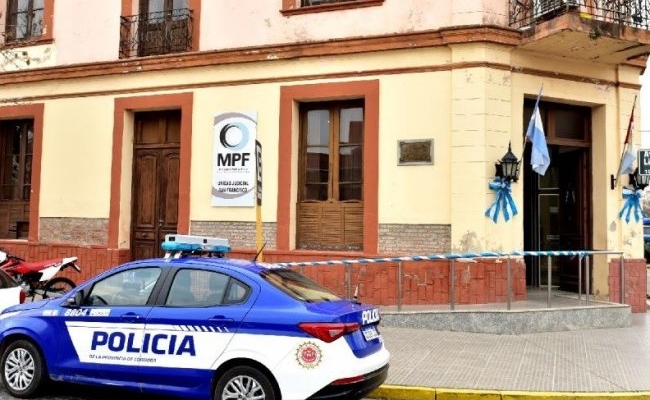 Delincuentes intentan robar placas del monumento de Plaza Italia