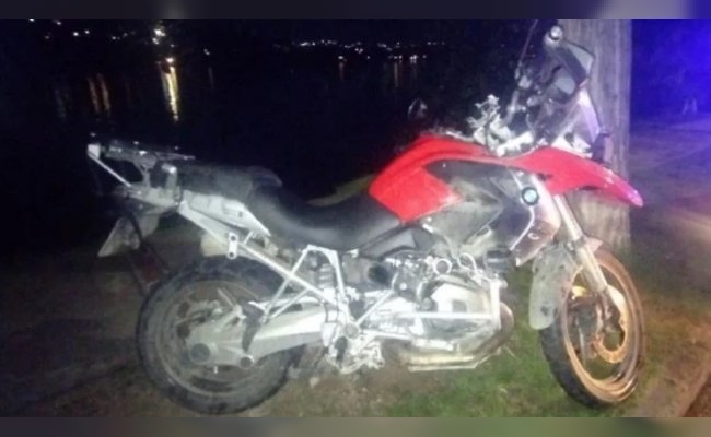 Tres detenidos tras haberle robado la moto a un turista brasilero