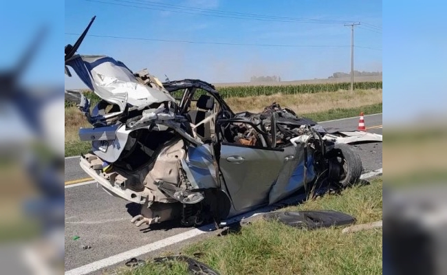 Dos amigos murieron tras chocar de frente contra otro auto en medio de la ruta