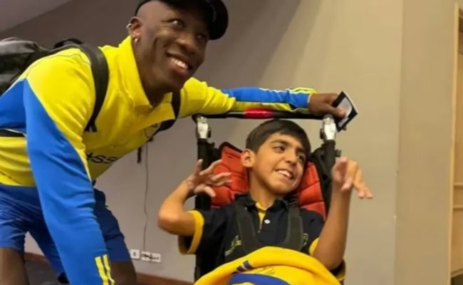 El hincha cordobés que conmovió al plantel de Boca: tiene 11 años y padece parálisis cerebral
