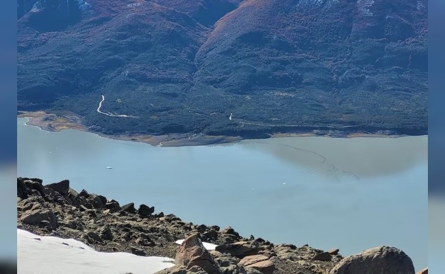 Alerta en Santa Cruz: crece la preocupación por una mancha de hidrocarburos de 19 km de largo cerca del Perito Moreno