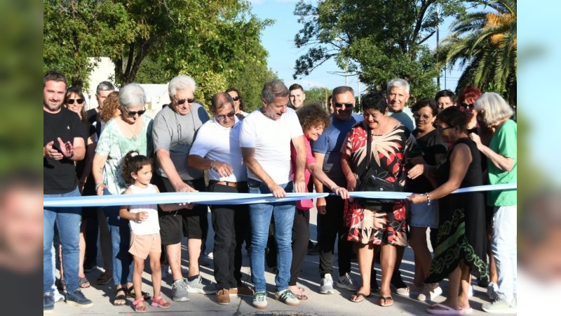 Bernarte inauguró obra de pavimentación en barrio Bouchard