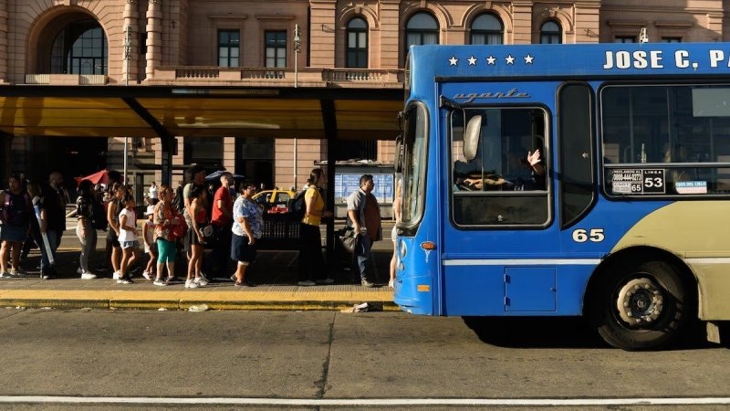 El Gobierno dictó la conciliación obligatoria y este viernes no habrá paro de colectivos