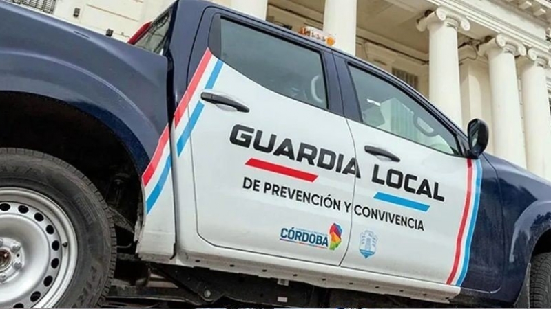 La Guardia Local detuvo a un hombre con una garrafa y elementos sospechosos