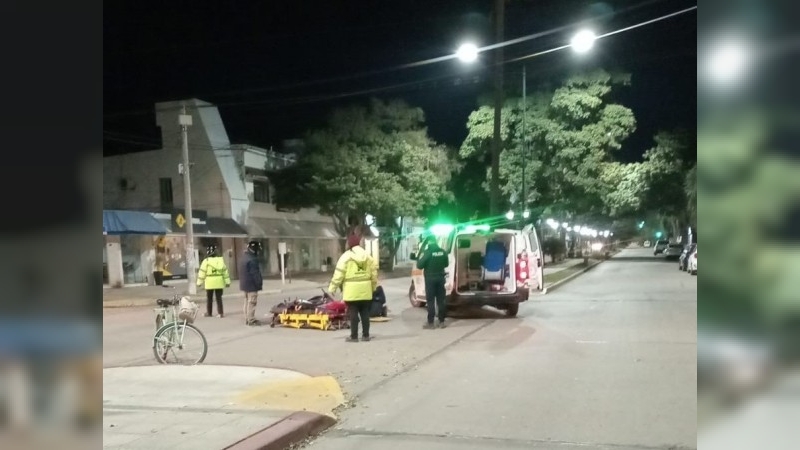 Morteros: joven motociclista resultó lesionado tras colisionar con un auto