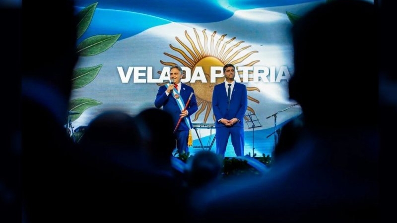 Martín Llaryora encabezó en Jesús María la velada patria en la víspera del 9 de julio