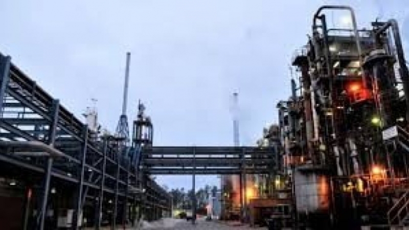 Petroquímica de Río Tercero: sin pagarles el sueldo, despidieron a más de 120 trabajadores