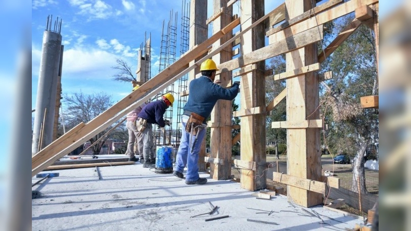 El Gobierno homologó incremento salarial de la UOCRA