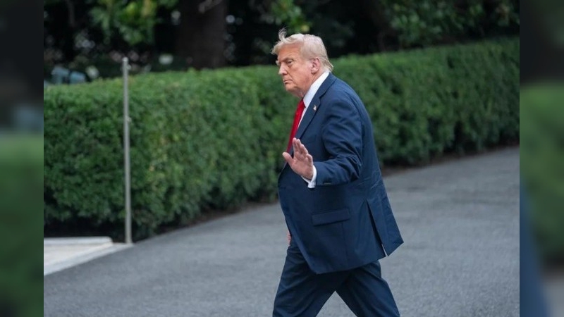 Tensión entre Trump y Powell durante una visita a la Reserva Federal
