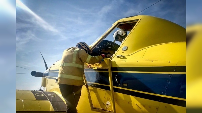 Varias dotaciones de bomberos combaten dos focos activos al norte de Devoto y en Alpa Corral