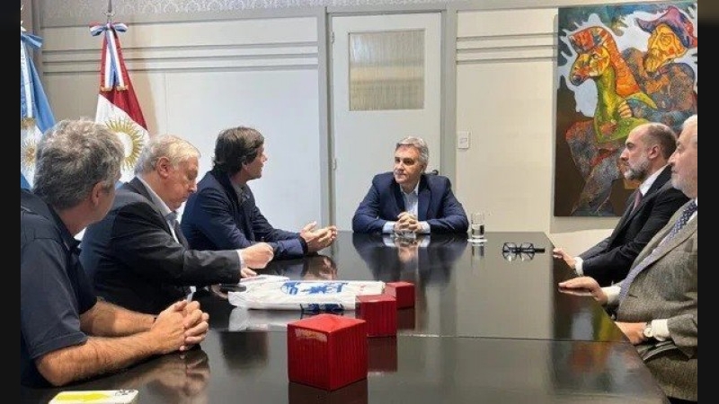 Martín Llaryora se reunió con referentes de la producción textil de la Argentina