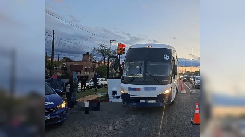 Un hombre falleció mientras viajaba en un colectivo en Córdoba