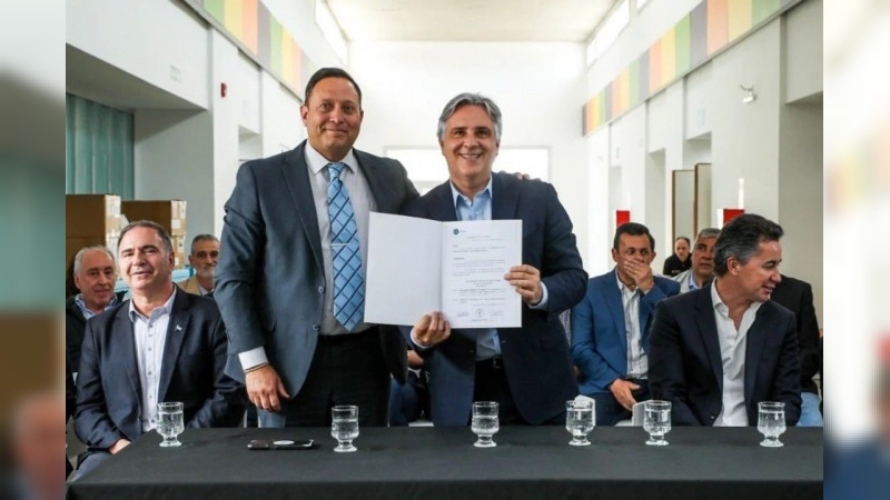 Martín Llaryora inauguró una nueva escuela Proa orientada al software