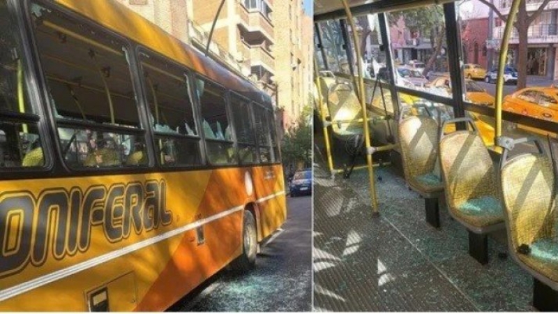 Relatos salvajes en Córdoba: destrozó el colectivo porque no le dejaron pagar en efectivo