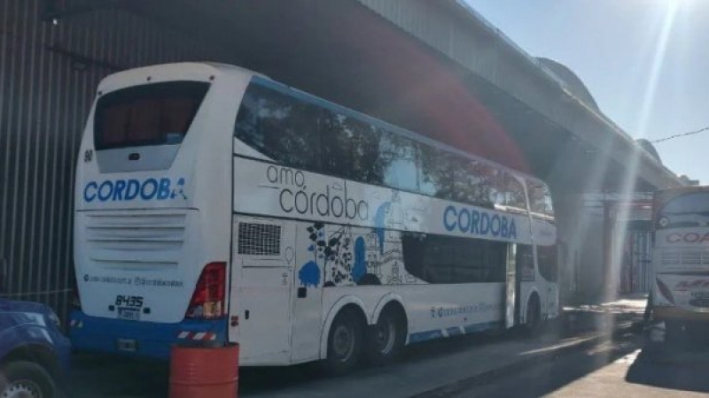Conmoción en Córdoba: hallan un feto en el baño de un micro de larga distancia