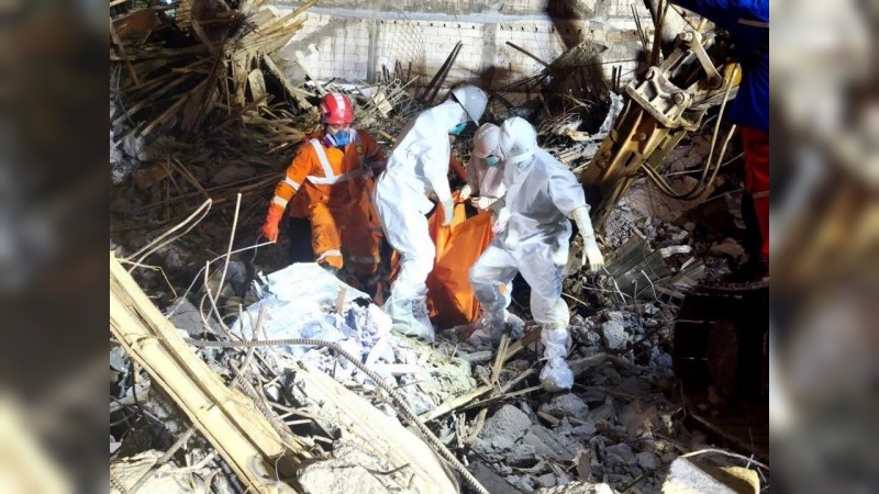 Colapso de un edificio escolar en Indonesia: asciende a 53 el número de muertos