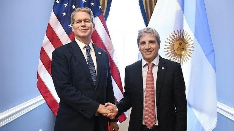 Al Gobierno le quedan cerca de USD 700 millones de los que liquidó el campo para evitar que el dólar llegue al techo de la banda
