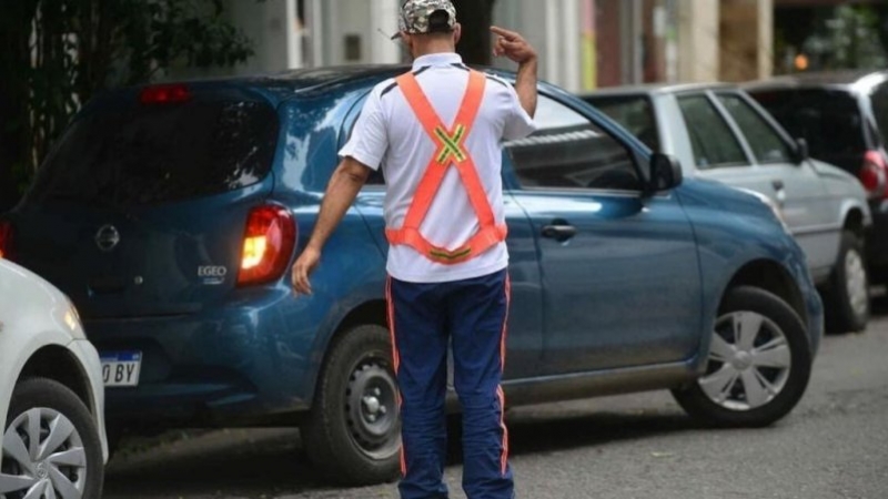 Una pelea entre policías y naranjitas terminó con tres detenidos y dos lesionados en Córdoba