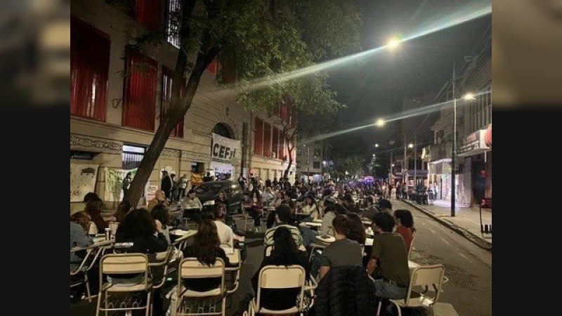 Docentes y estudiantes universitarios realizar&aacute;n clases p&uacute;blicas frente al departamento de Adorni en Caballito