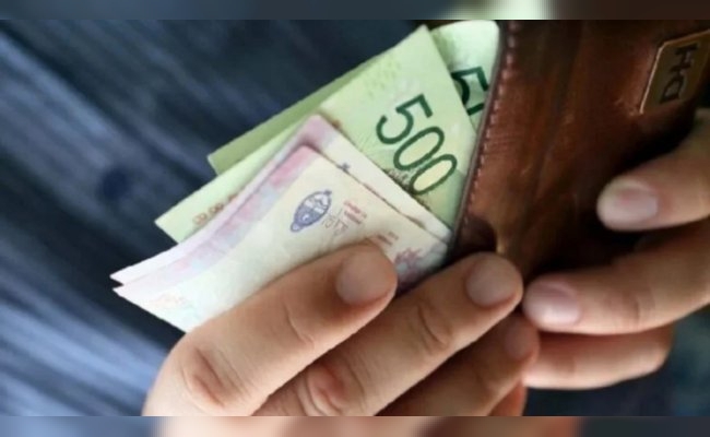 Golpe a los trabajadores: el poder adquisitivo de los salarios caería dos dígitos en tres meses
