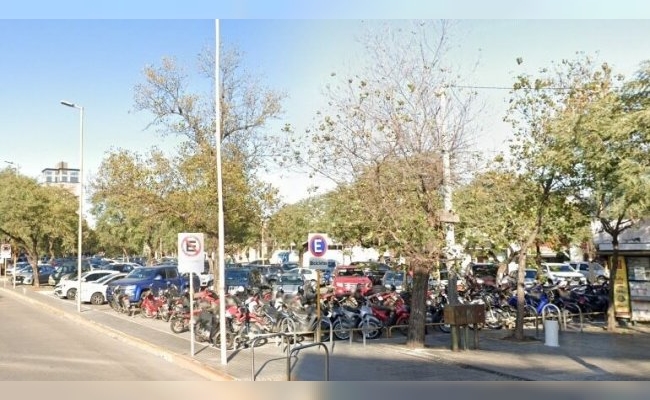 Estacionamiento de motos en la Peatonal San Francisco