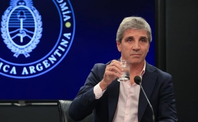 Caputo le explicó a un usuario en redes sociales por qué hay una “desaceleración inflacionaria”