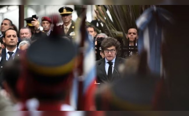 En el homenaje a los caídos en Malvinas, Milei convocó a una nueva era de reconciliación con las Fuerzas Armadas