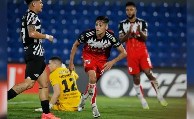 River le ganó a Libertad y es el único líder del grupo en la Copa Libertadores