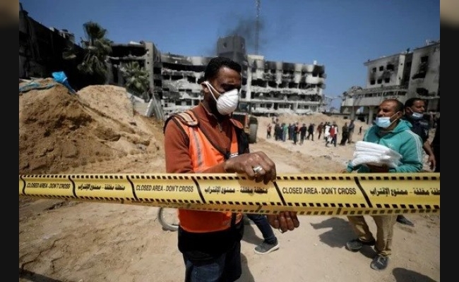 Gaza: los cadáveres hallados en fosas comunes podrían haber sido enterrados vivos