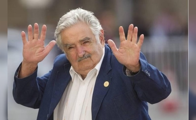 Pepe Mujica anunció que padece un "tumor en el esófago" y que "está muy comprometido"
