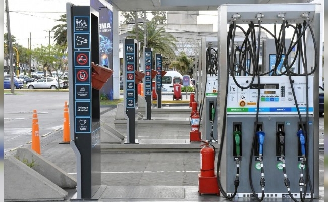 El Gobierno oficializó la postergación del aumento en el impuesto a los combustibles