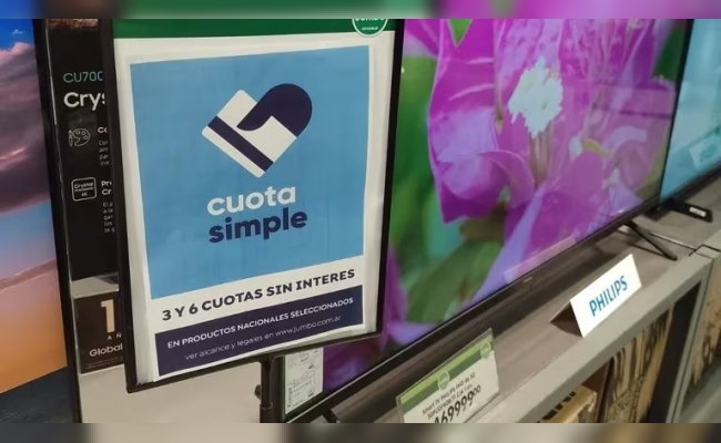 Baja la tasa de Cuota Simple: cuánto costará comprar en cuotas desde mañana y qué rubros se sumarán