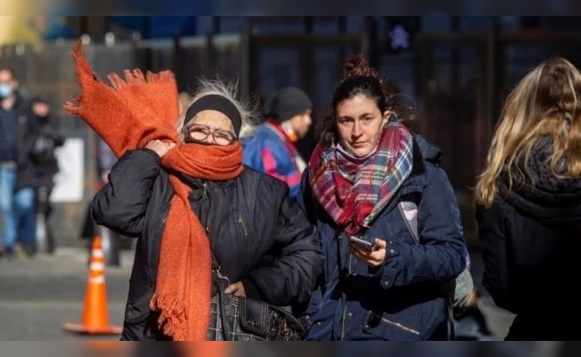 A sacar abrigos, gorros y bufandas: llegó el frío al centro del país por un aire polar