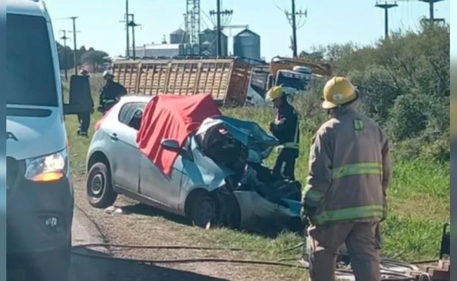 Una familia destruida tras un choque fatal contra un camión