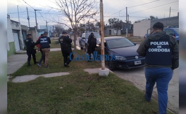 En allanamientos, se secuestró dinero, prendas de vestir y se detuvo a un joven de 22 años