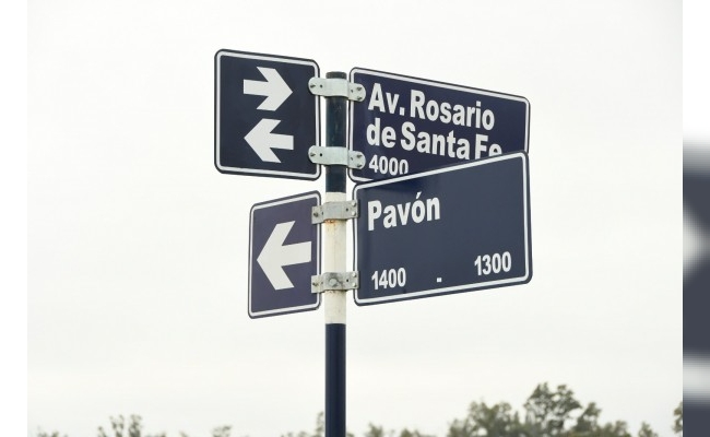 Restauración de carteles nomencladores en la ciudad
