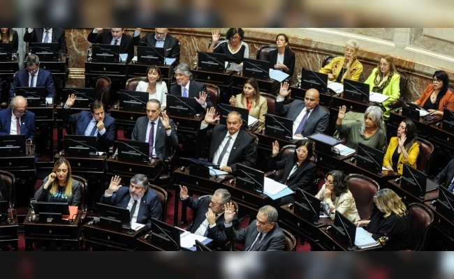 Vergonzoso: senadores se aumentan nuevamente las dietas y cobrarán cerca de 8 millones de pesos