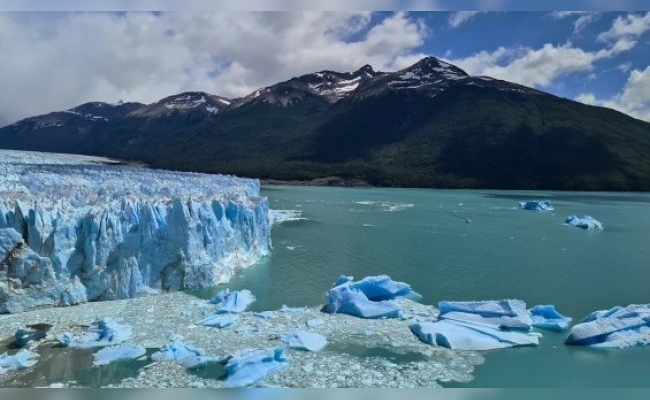 Detectaron hidrocarburos en las aguas del Perito Moreno y suspenden a un buque turístico