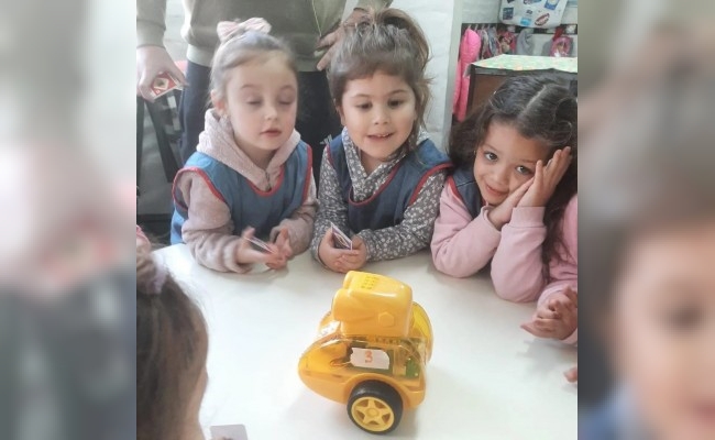 Continúa el proyecto de robótica en las guarderías municipales