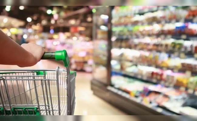 Arranca la baja del impuesto PAIS: qué productos espera el Gobierno que bajen de precio
