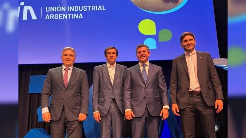 Llaryora remarcó la importancia de la industria en la conferencia de la UIA