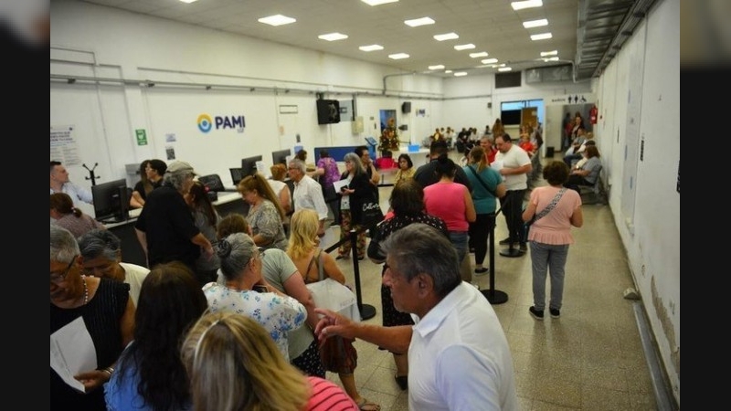 Un jubilado se roció con nafta y amenazó con prenderse fuego en el PAMI Córdoba