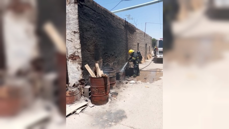 Bomberos acudieron a incendio en Bv. Roca y Ecuador