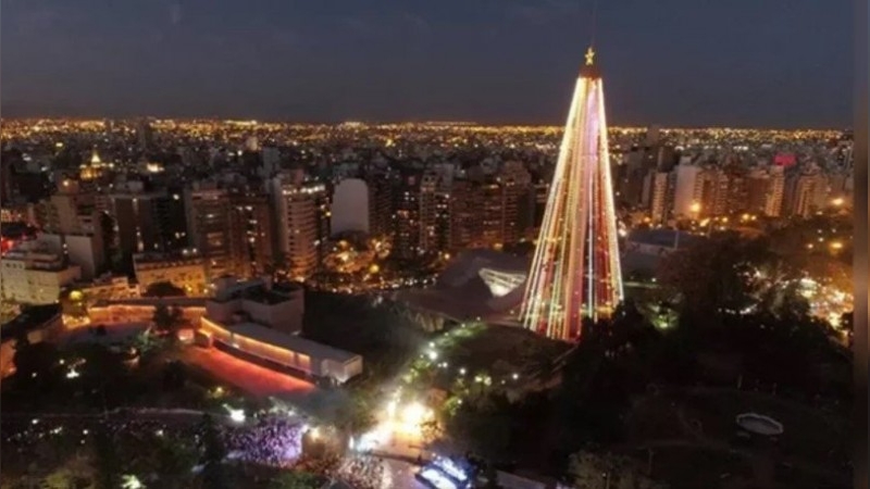 Córdoba inaugura el árbol de Navidad más grande de Sudamérica