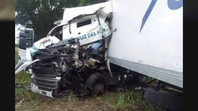 Choque fatal entre dos camiones en la ruta 33: un muerto