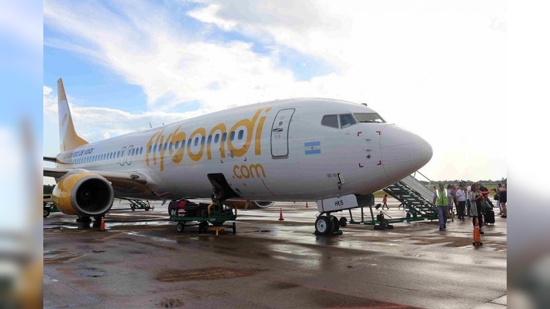Un avión de Flybondi donde iba un grupo de egresados de Córdoba realizó un aterrizaje de emergencia tras fallas en un motor
