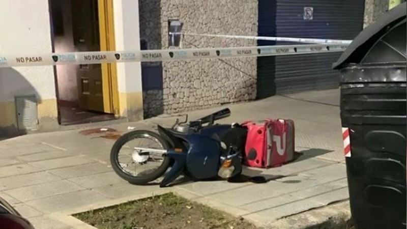 Un policía de la ciudad de Buenos Aires mató a un delincuente menor cuando asaltaba a un repartidor