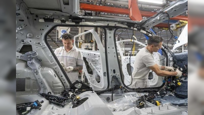 Entre enero y diciembre de 2024, la producción y la exportación de vehículos registró caídas interanuales