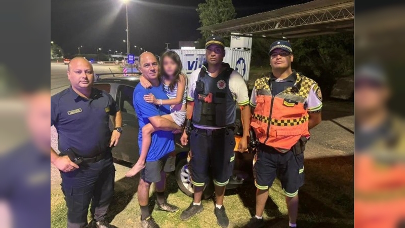 Policías salvaron a una niña que se atragantó con un caramelo