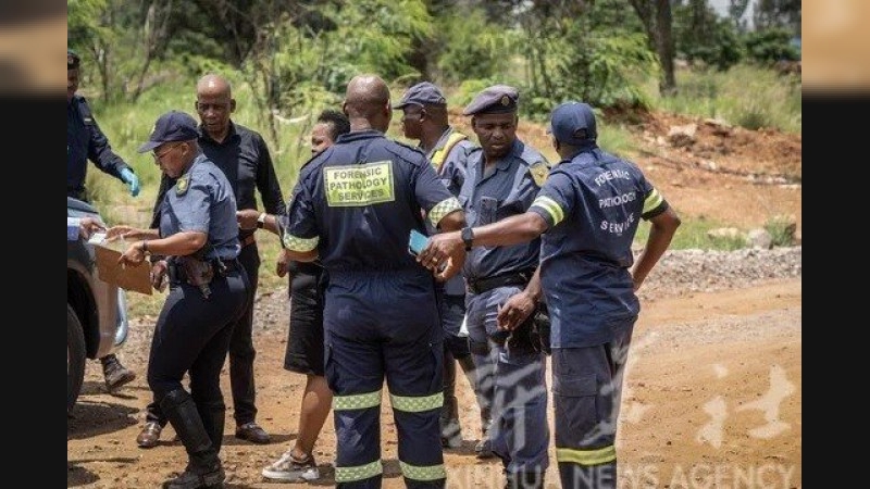 Sudáfrica: 82 sobrevivientes y 36 muertos entre los mineros atrapados por meses en una excavación ilegal